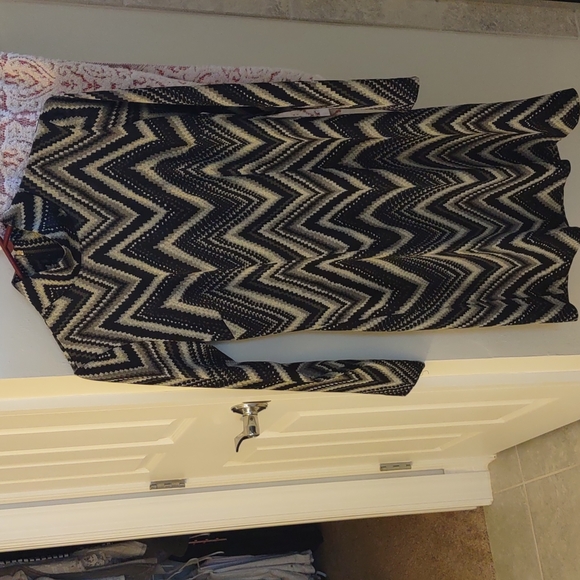So figure flattering.zig zag pattern - Picture 2 of 6
